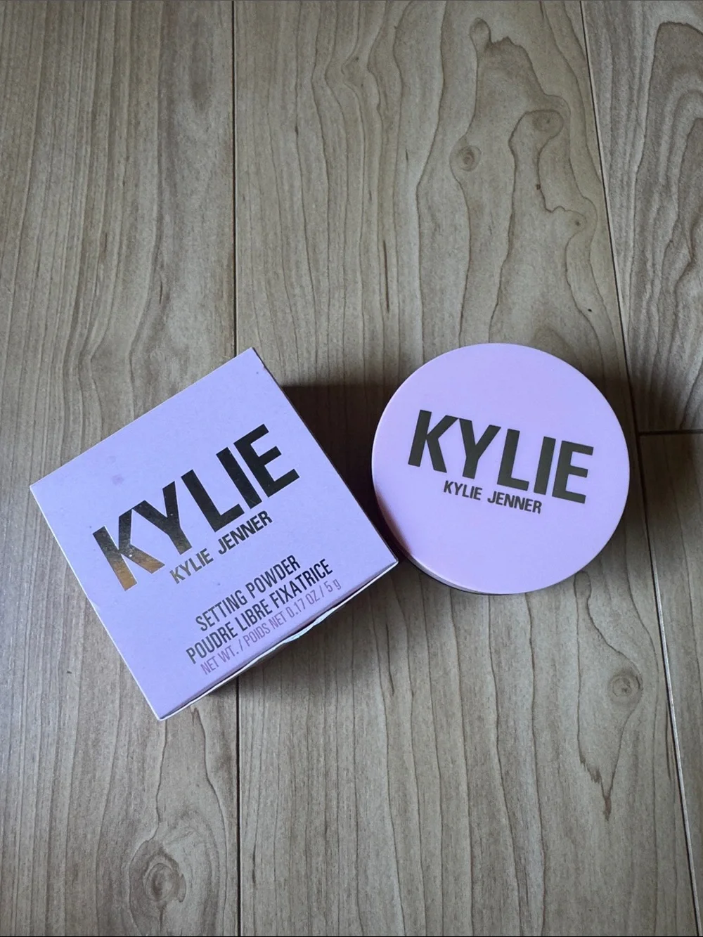 Kylie Cosmetics Setting Powder -